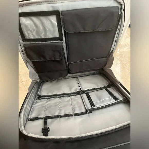 Lowepro laptop backpack in black very good condition - Picture 7 of 9